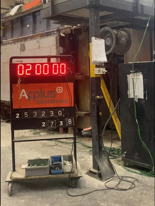 Prueba de resistencia al fuego en el laboratorio Applus+